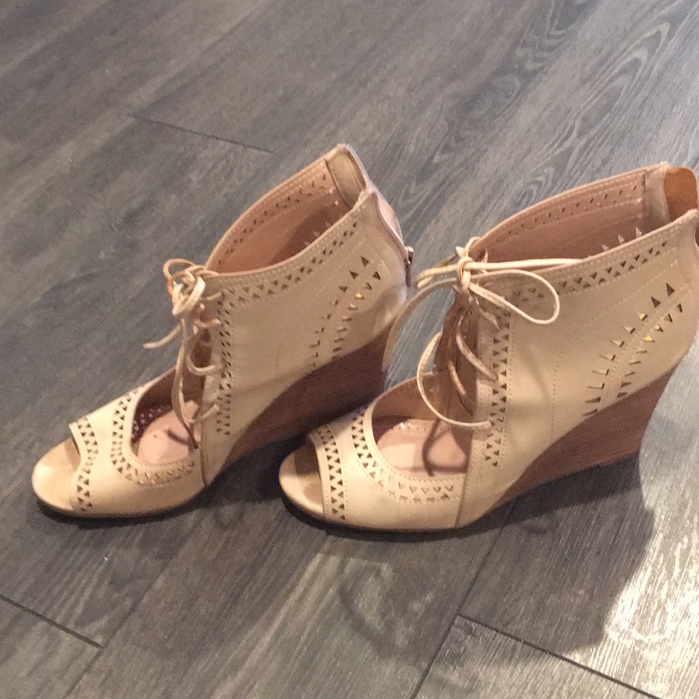 Shoes - Picture 2 of 3